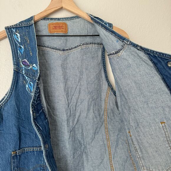 Vintage Levi's Women's Orange Tab Denim Vest Hand Painted Design Size Medium - Picture 14 of 15